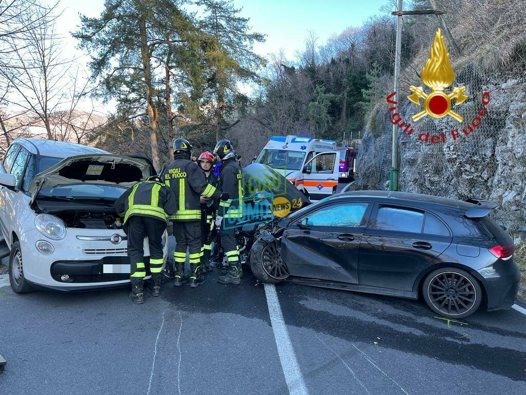 incidente bellagio sulla lariana scontro frontale tra auto una sul guard-rail