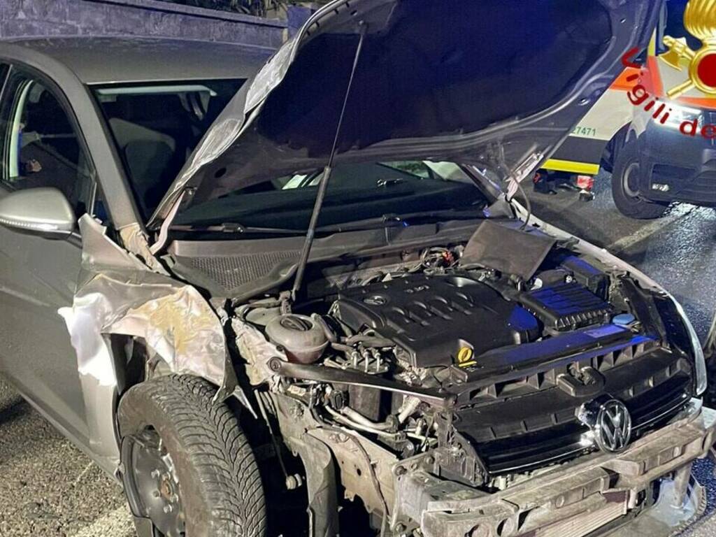 incidente cadorago notte auto contro un muro