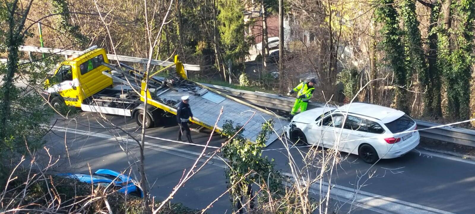 incidente pomeriggio via oltrecolle lora scontro auto soccorsi