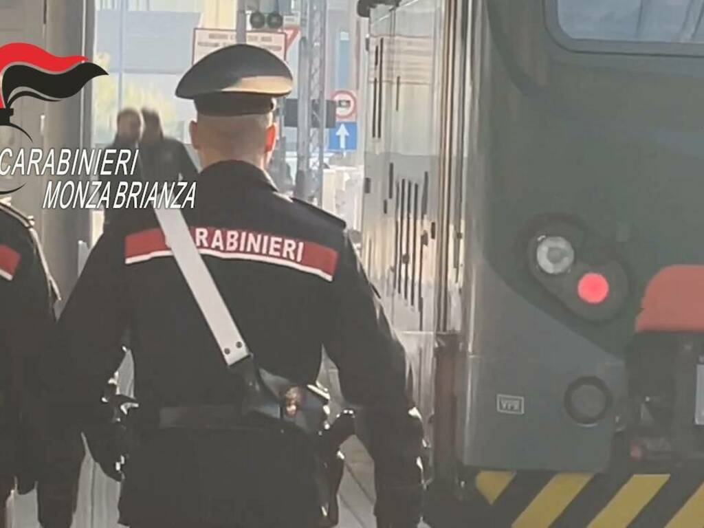 aggressione stazione di meda a ragazzi di mariano comense fotogrammi dei carabinieri