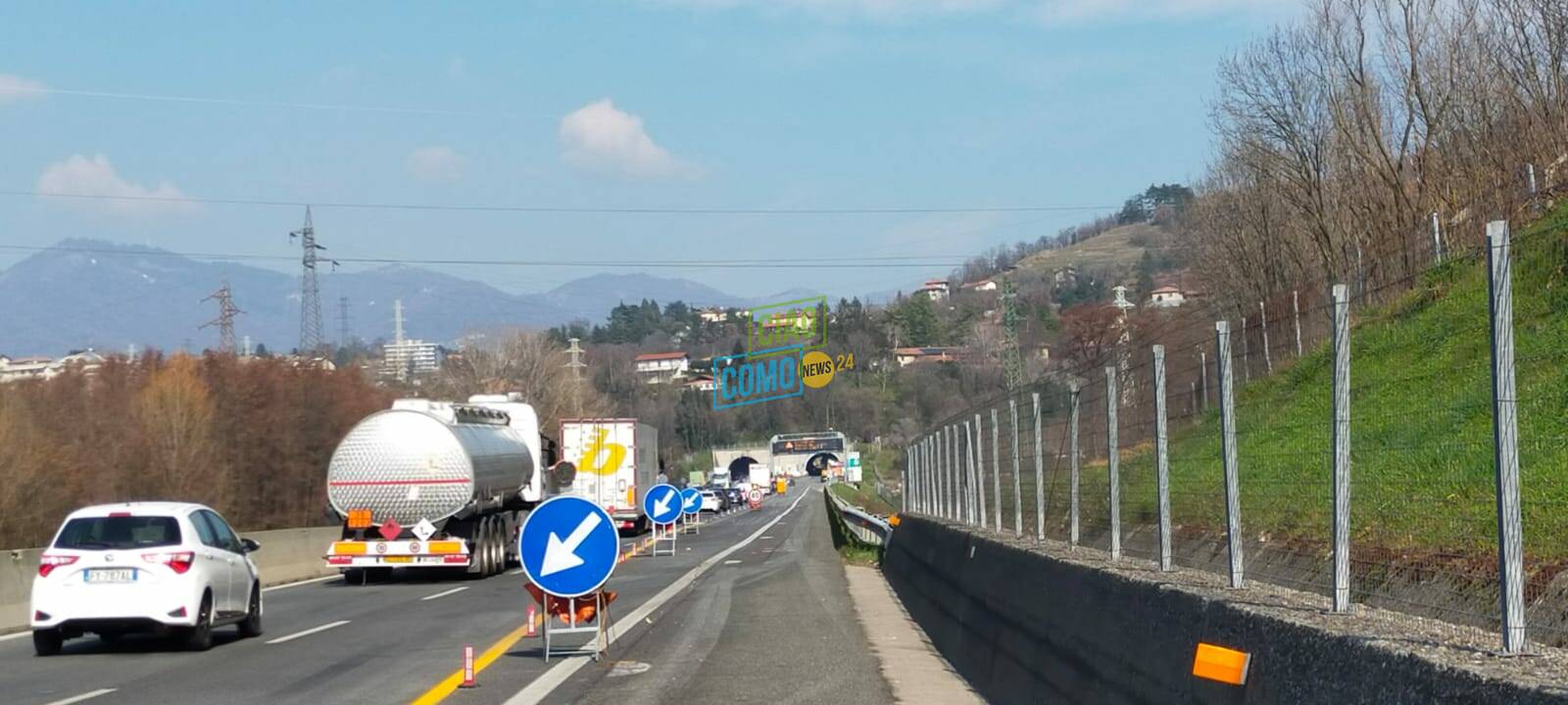 cantiere autostrada dei laghi a9 per intervento galleria e restringimento carreggiata