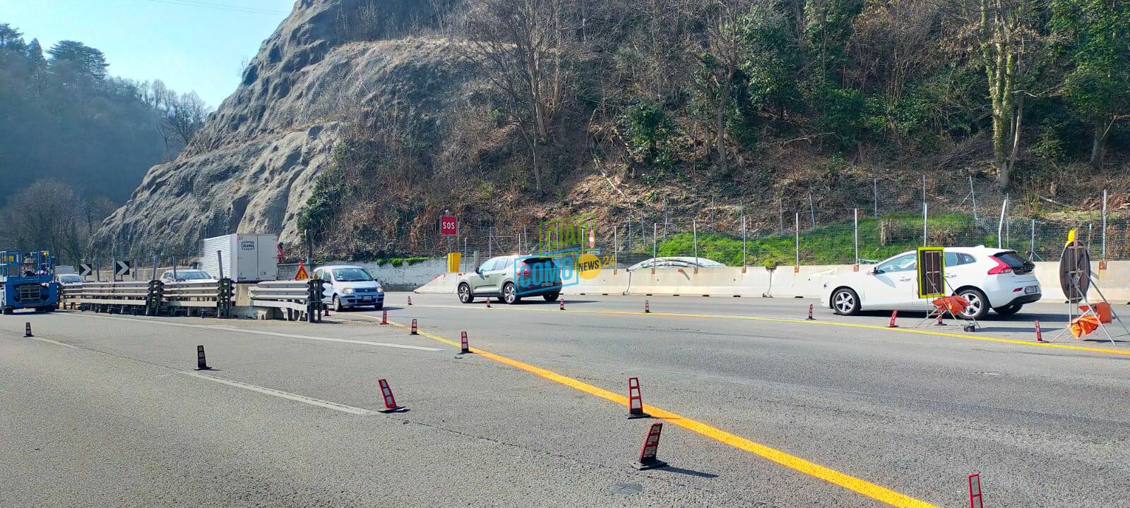 cantiere autostrada dei laghi a9 per intervento galleria e restringimento carreggiata