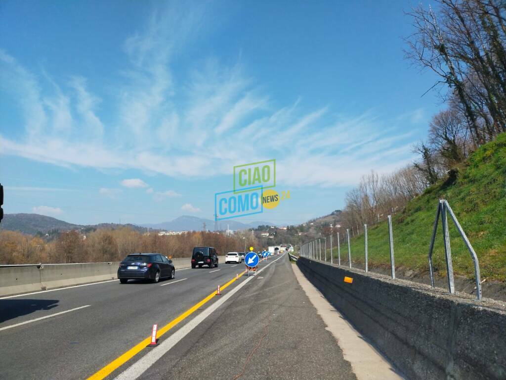 cantiere autostrada dei laghi a9 per intervento galleria e restringimento carreggiata