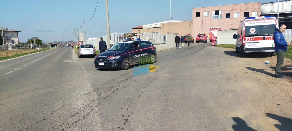 Grosso incendio al magazzino di commercio carni di Turate: tanti vigili del fuoco in azione