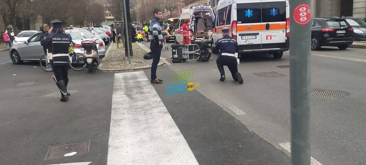 incidente viale varese como tra carrozzina elettrica e moto mezzi coinvolti rilievi vigili strada chiusa