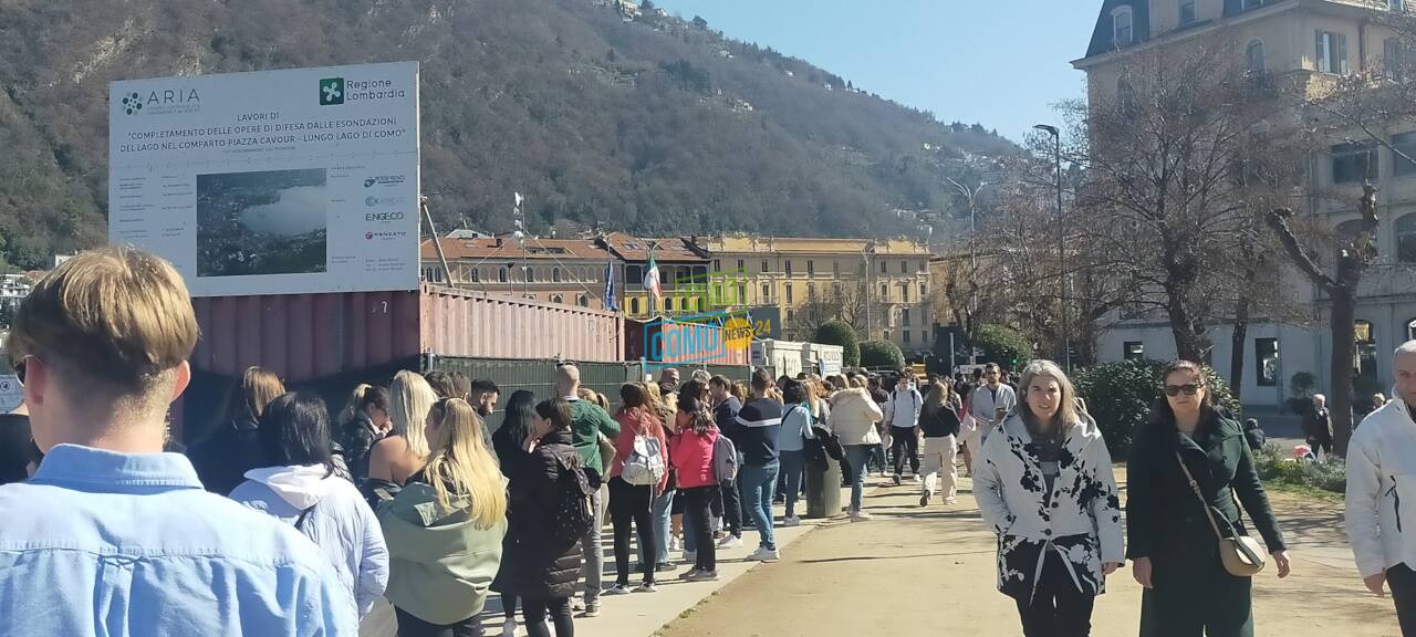 Turisti a Como, primo assalto della stagione: battelli e locali tutti pieni anche oggi