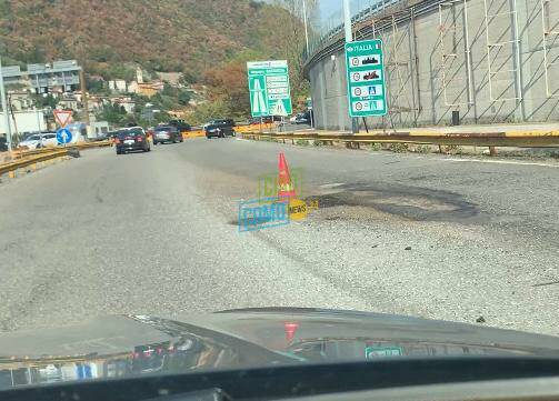 autostrada a9 brogeda buche su asfalto appena si arriva dalla svizzera