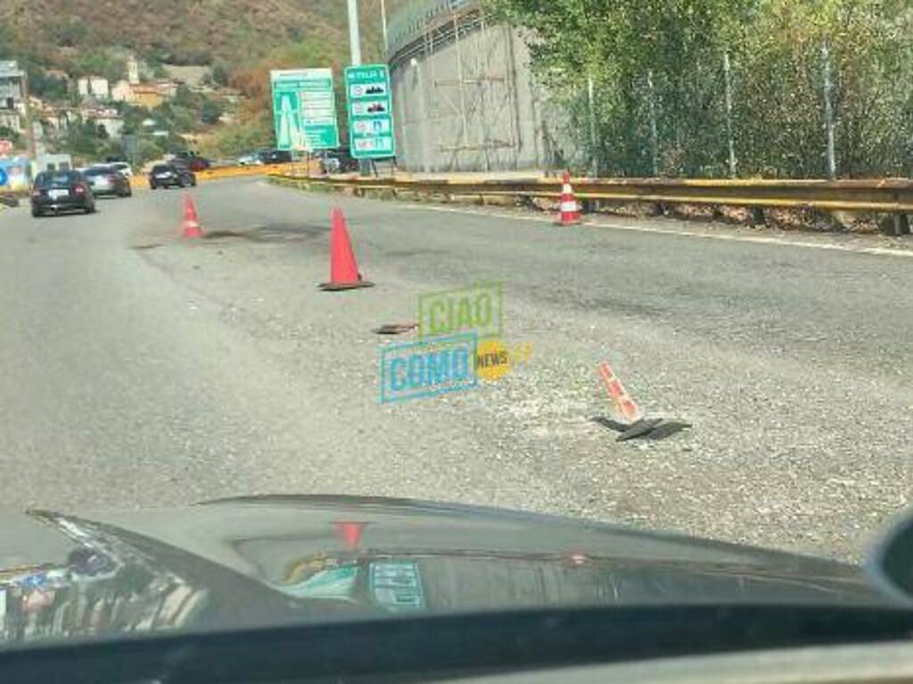 autostrada a9 brogeda buche su asfalto appena si arriva dalla svizzera