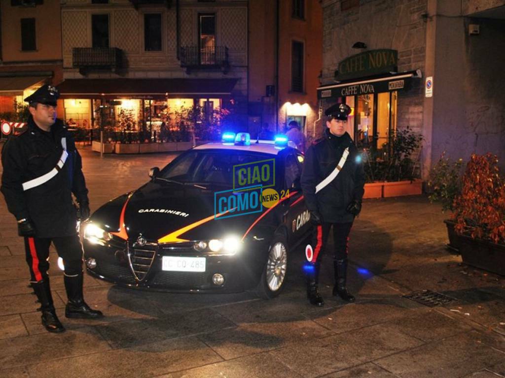 carabinieri centro cantù piazza garibaldi sera con auto