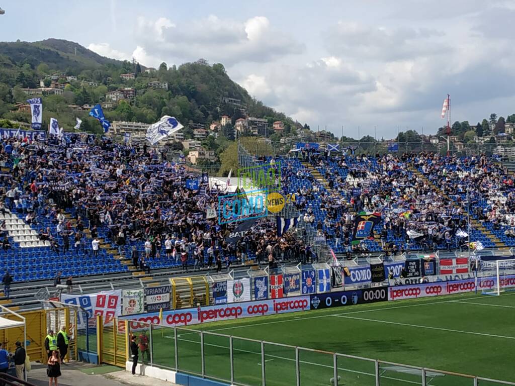 como ascoli squadre in campo tifosi tribuna curva