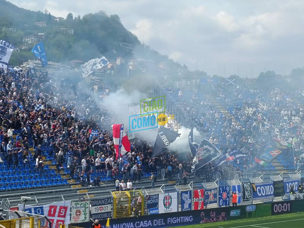 como ascoli squadre in campo tifosi tribuna curva