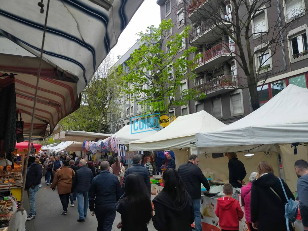 fiera di pasqua a como folla tra le bancarelle giorno 3