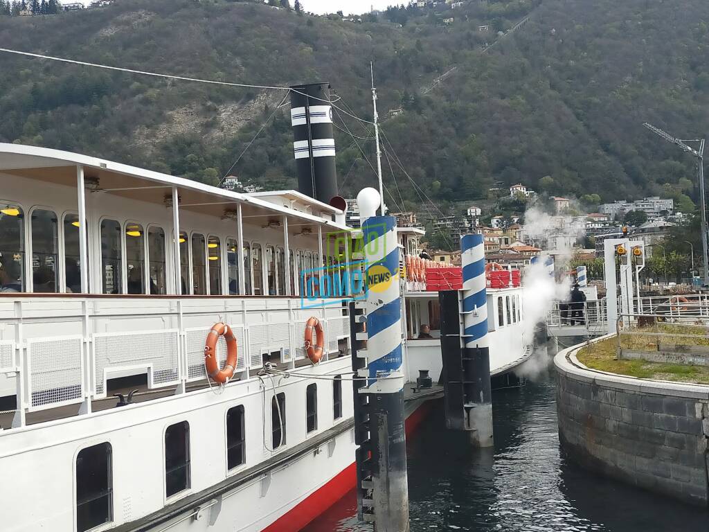 foto giornata di pasquetta a como diga foranea fiera di pasqua piazza cavour turisti como