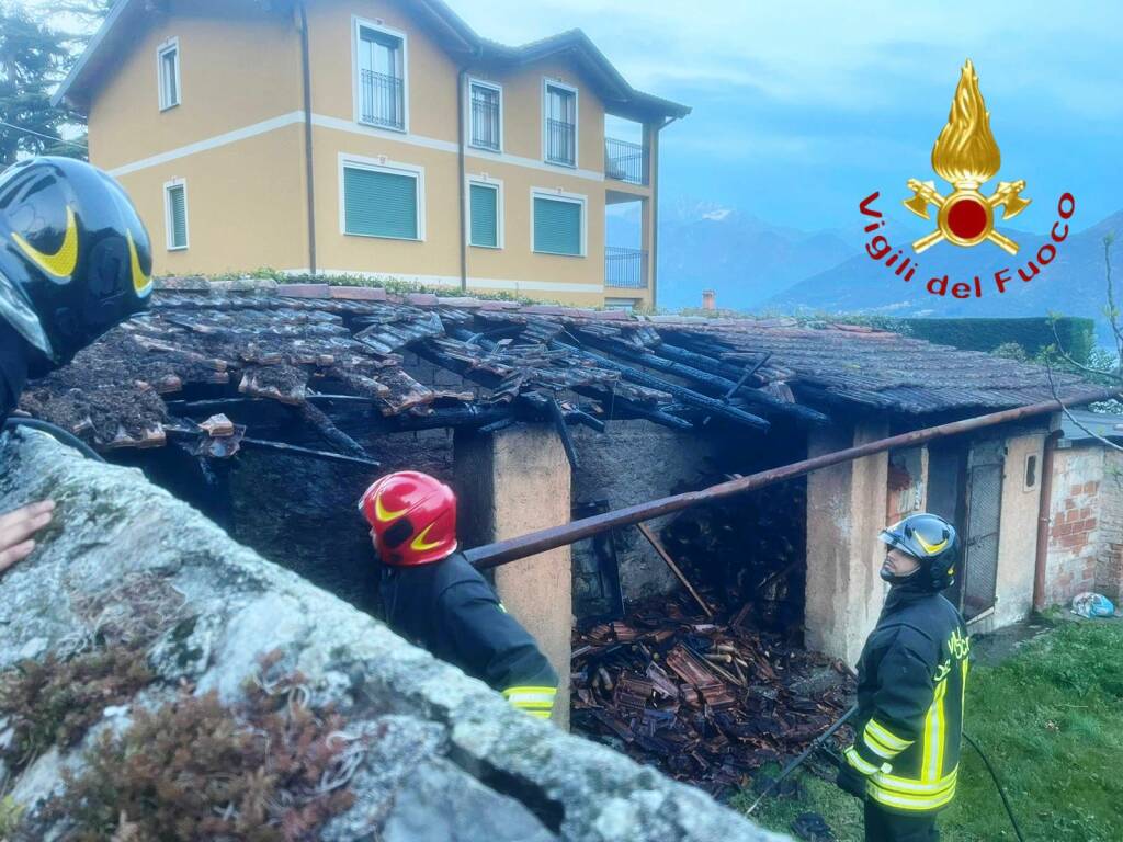 incendio legnaia tremezzina con intervento vigili del fuoco