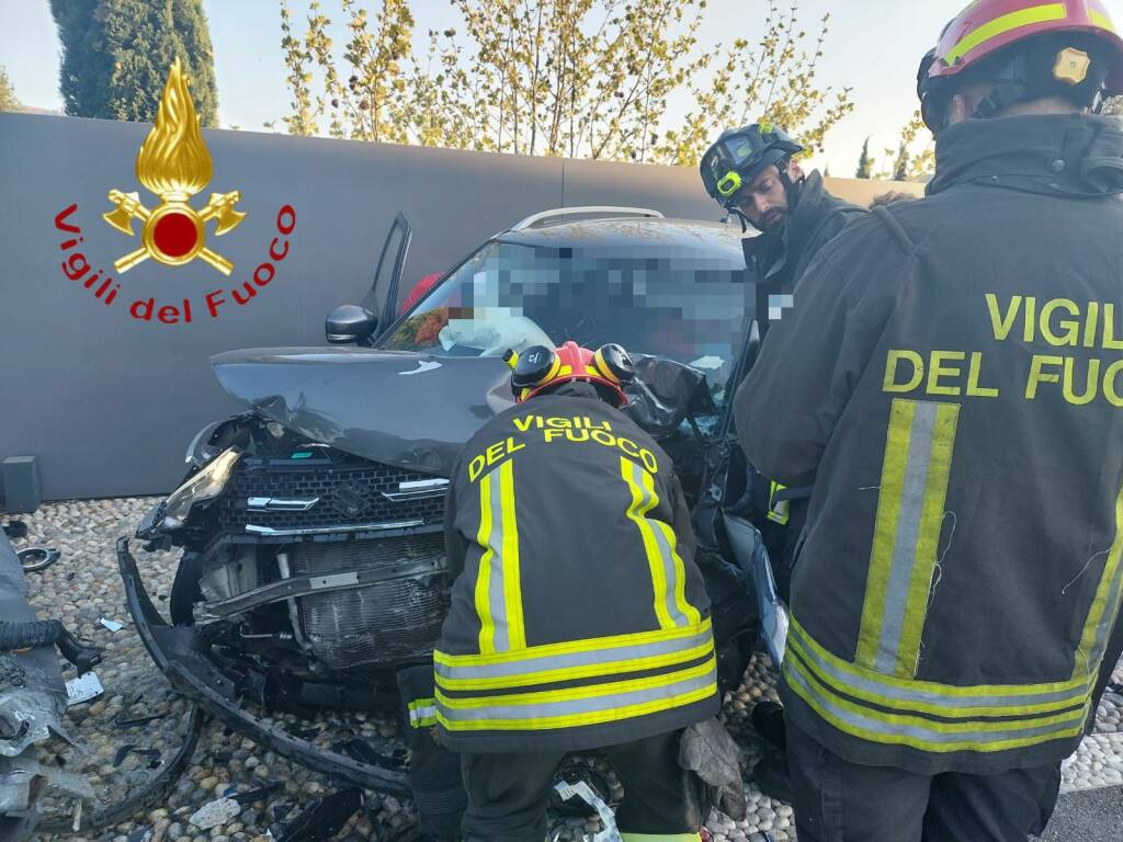 incidente cernobbio auto fuori strada e tamponamento tra auto a cadorago