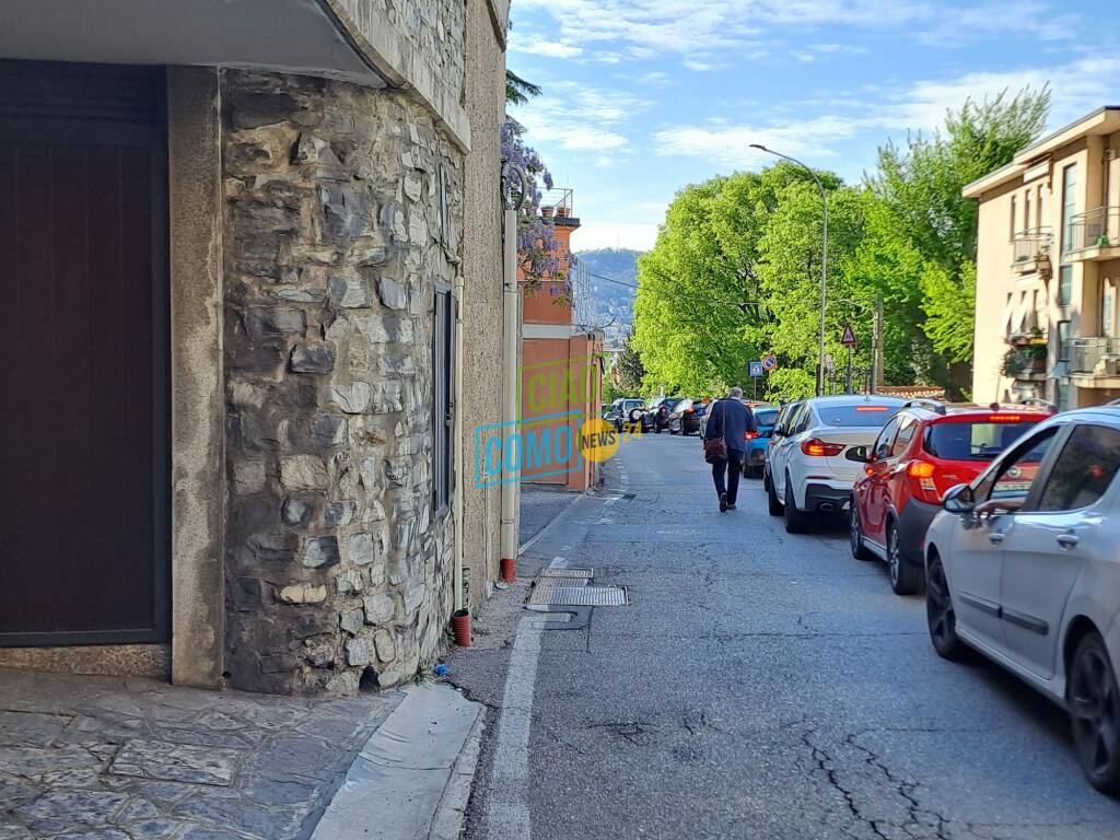 traffico disagi per lavori via per cernobbio e lungolago auto ferme colonna coda traffico