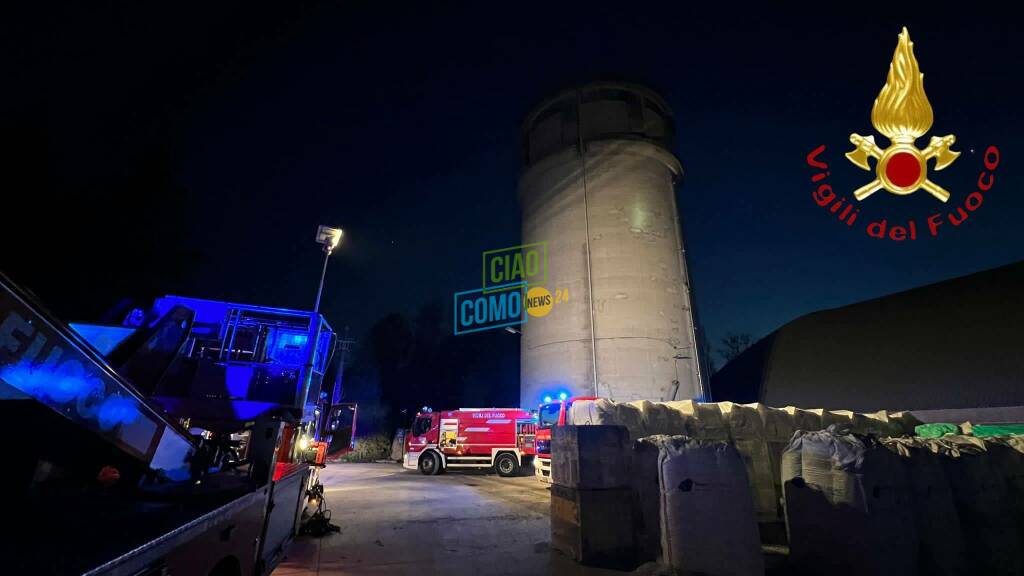 vigili del fuoco silos di merone incendiato ieri sera 