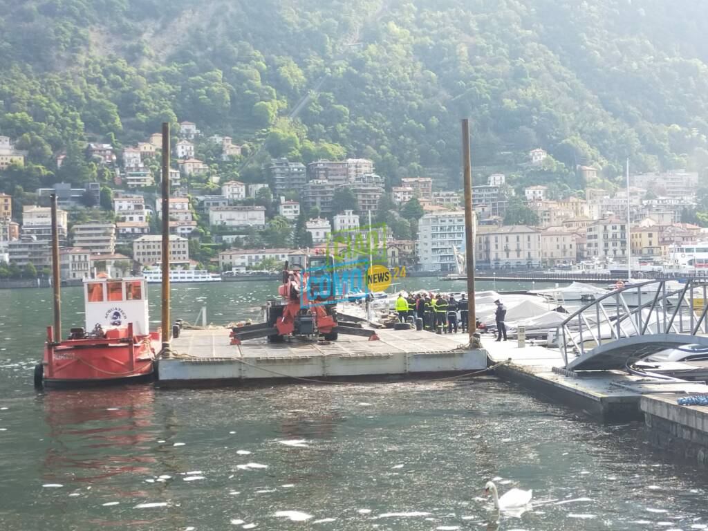 cadavere nel lago di como trovato questa mattina zona porto marina rilievi forze ordine