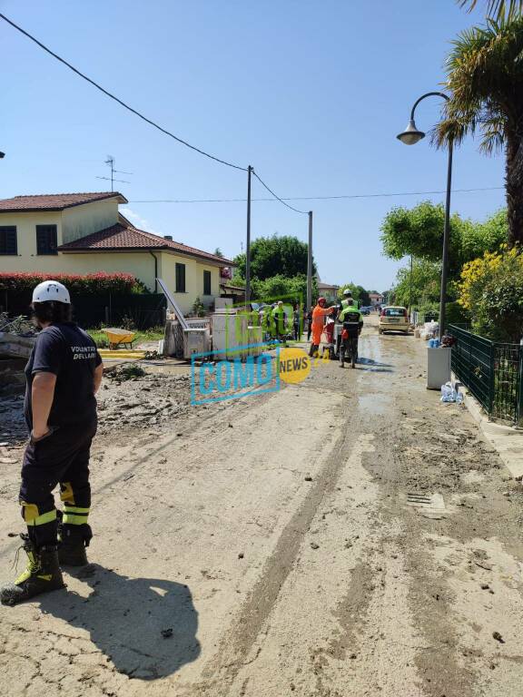 colonna mobile protezione civile partita da erba per raggiungere popolazione alluvionata emilia