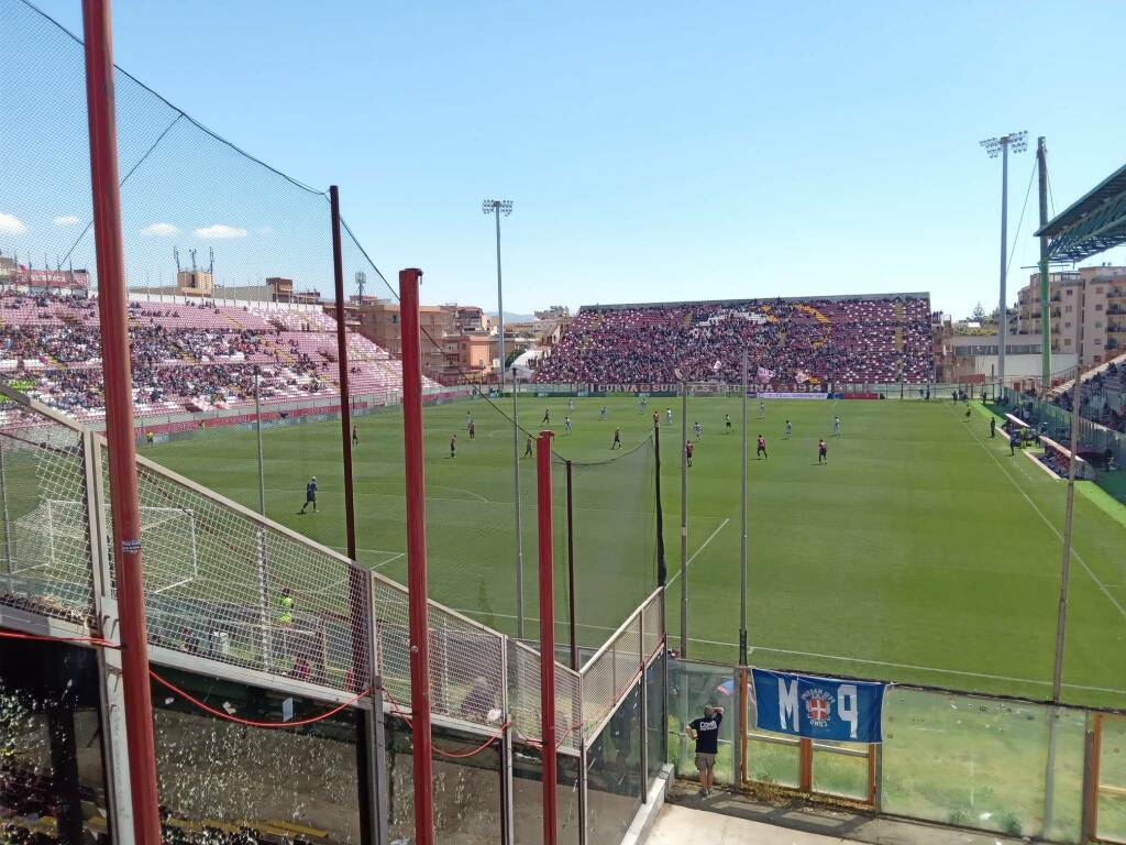 Como a Reggio Calabria stadio Granillo dalla curva tifosi