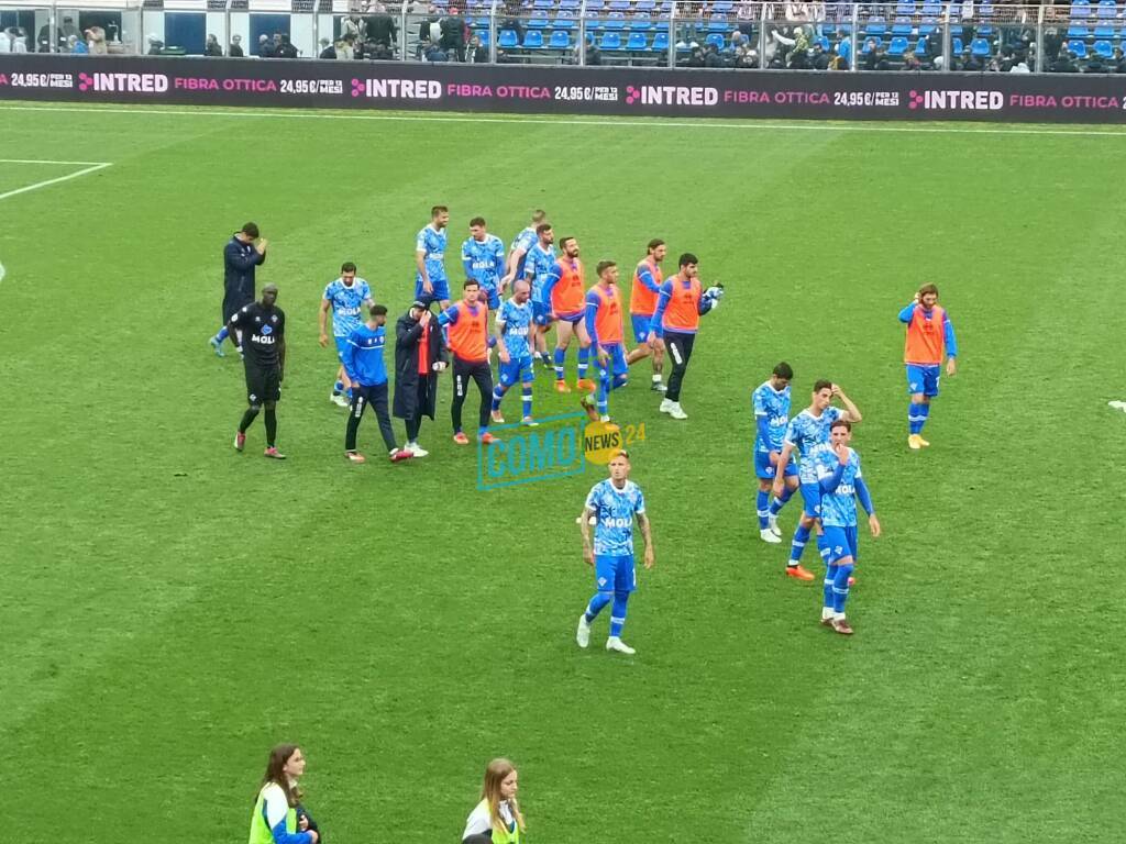 como palermo squadre in campo finale di gara e tifosi spalti sinigaglia 