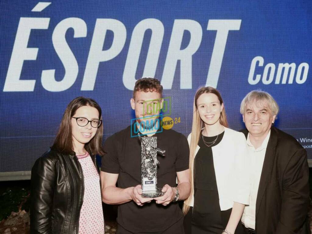 foto alessandro gabrielloni premiazione time out per esport como