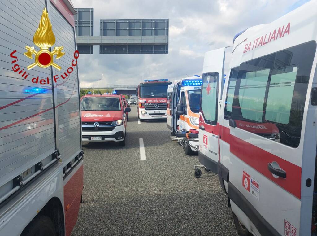 incidente autostrada a9 lomazzo scontro auto e furgone