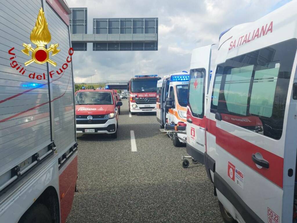 incidente autostrada a9 lomazzo scontro auto e furgone