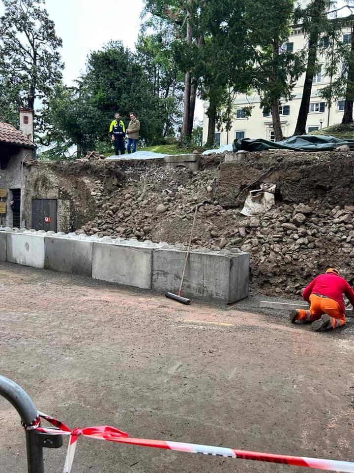 Olgiate comasco, strada riaperta dopo il crollo del muro al medioevo