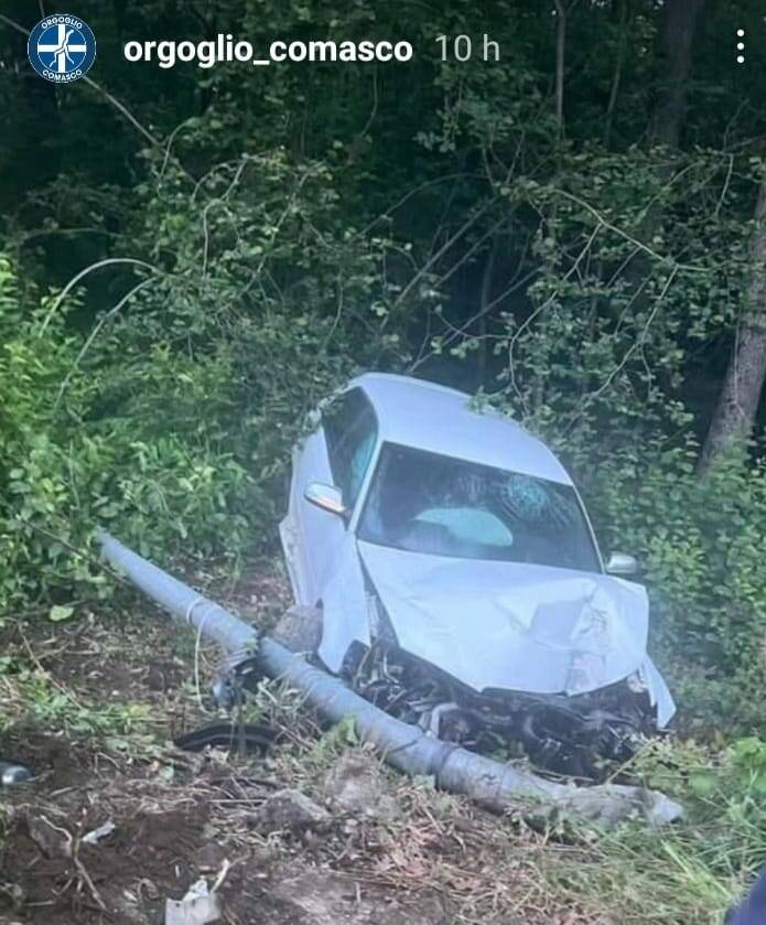 auto fuori strada notte sulla lomazzo bizzarone e poi abbandonata da orgoglio comasco