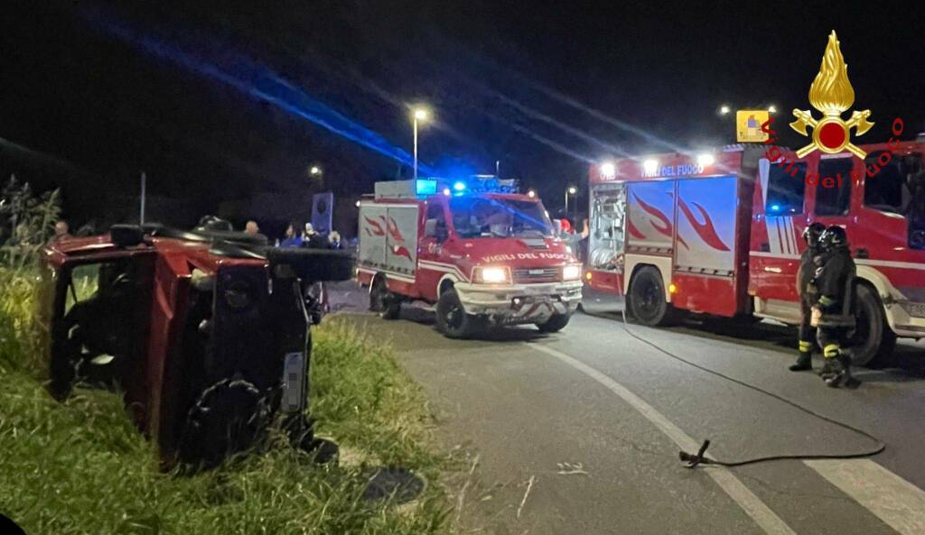 auto ribaltate a cirimido e veniano intervento vigili del fuoco