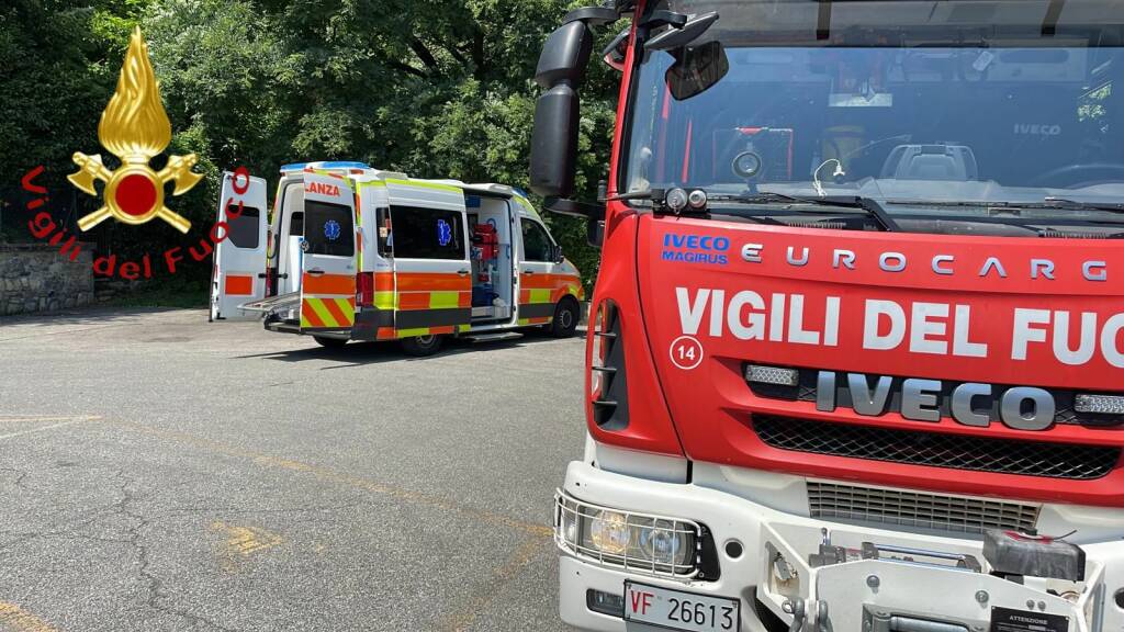 incidente parapendio crevenna di erba contro albero scuola crevenna vigili del fuoco