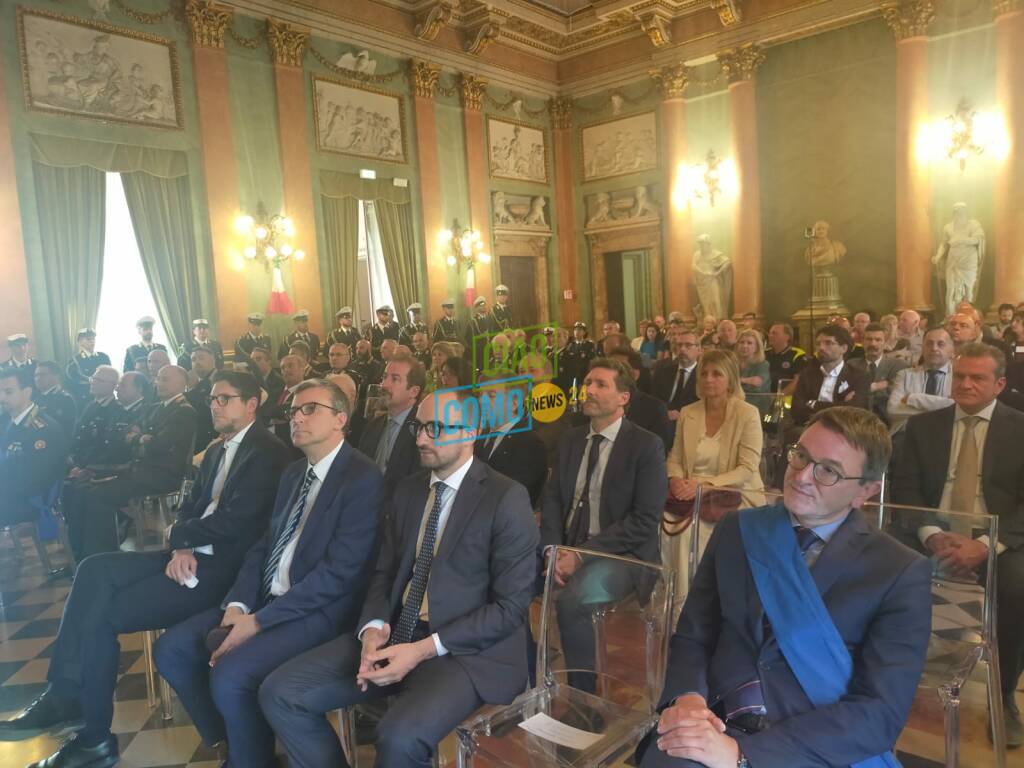 polizia locale di como festa corpo a villa olmo immagini cerimonia autorità presenti sindaco e aiello