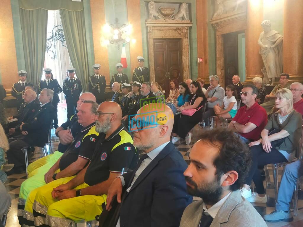 polizia locale di como festa corpo a villa olmo immagini cerimonia autorità presenti sindaco e aiello