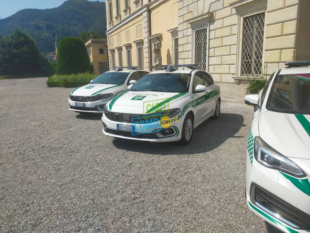 polizia locale di como festa corpo a villa olmo immagini cerimonia autorità presenti sindaco e aiello