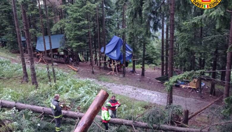 corteno golgi brescia incidente campo scout ragazza di como colpita da un ramo alla testa