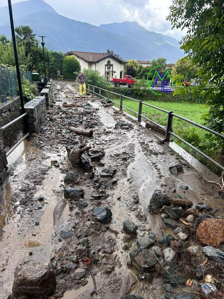 esondazione torrente dongo, allagamenti e fango