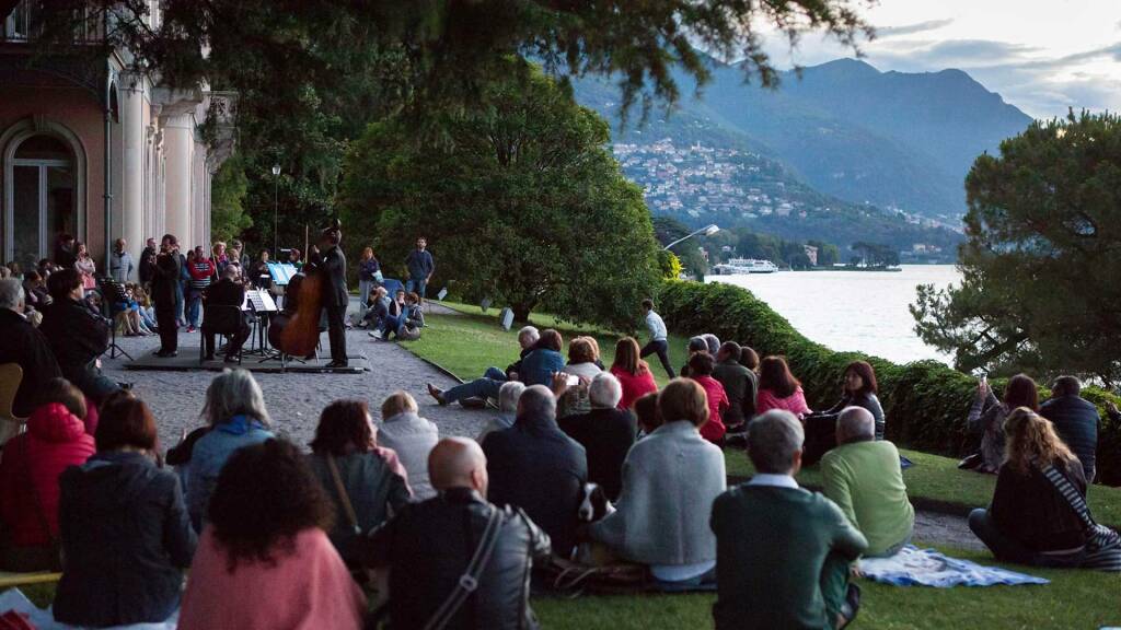 Limiti notte in musica a Villa del grumello