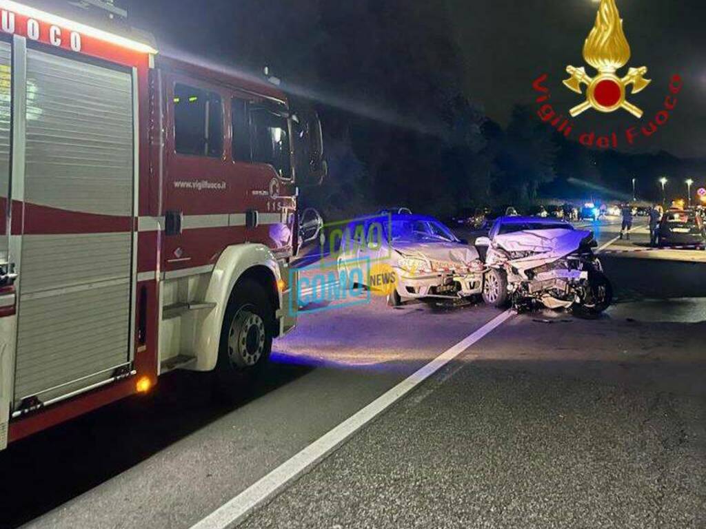 incidente notte alzate brianza scontro tra auto coinvolte anche alcune ferme