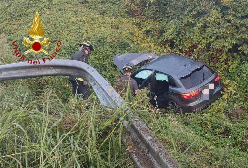 incidenti notte a veniano e villaguardia, scontro tra auto e auto fuori strada villaguaria via firenze