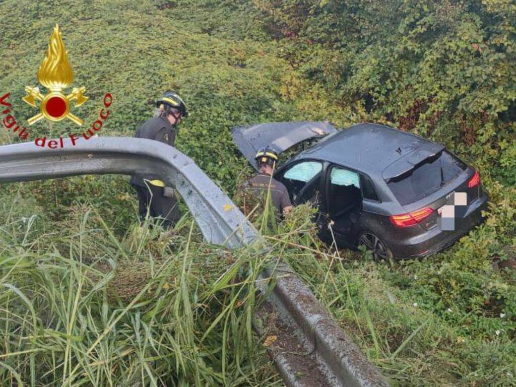 incidenti notte a veniano e villaguardia, scontro tra auto e auto fuori strada villaguaria via firenze