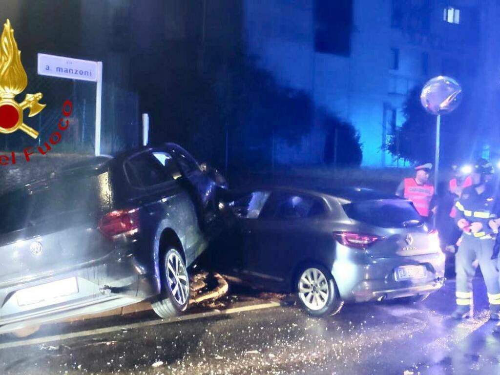 incidenti notte a veniano e villaguardia, scontro tra auto e auto fuori strada villaguaria via firenze