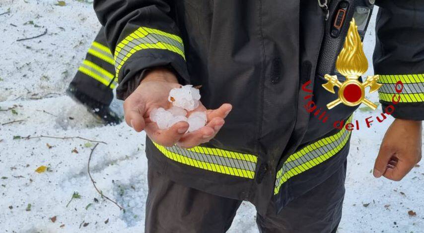 interventi vigili del fuoco per grandinata e nubifragio canturino questa mattina