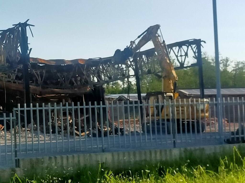 turate cosa resta della buzzi carni dopo incendio marzo ruspe abbattono la struttura