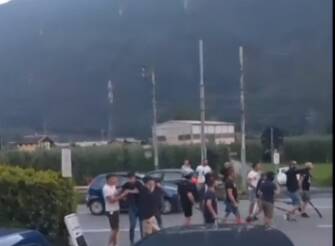 video scontri tifosi como e sampdoria a villa di turano lungo la statale