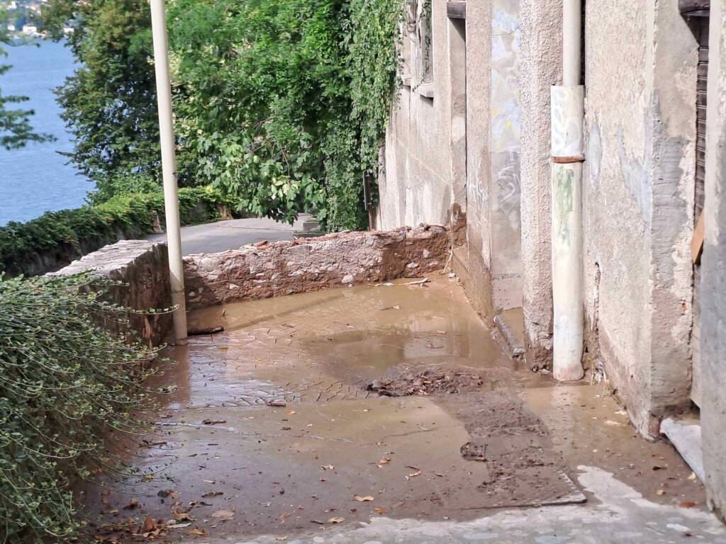 Blevio, la Protezione civile ripulisce fango e detriti dopo 24 ore dalla nuova alluvione: il reportage