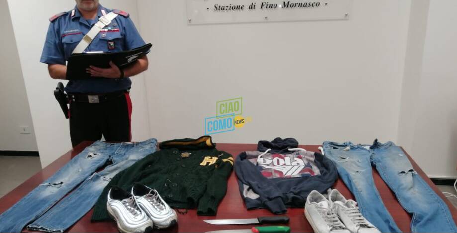 carabinieri di fino con coltelli e abbigliamento del rapinatore