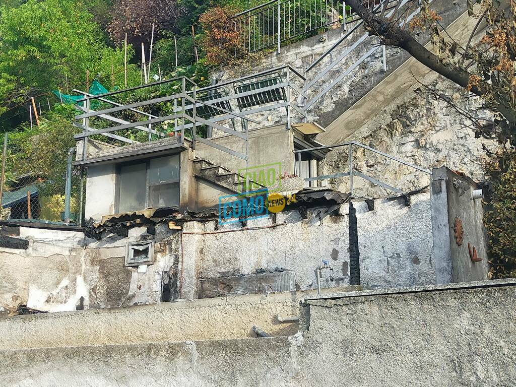 Colonno, casa devastata dall'incendio: tutto annerito, non si salva nulla