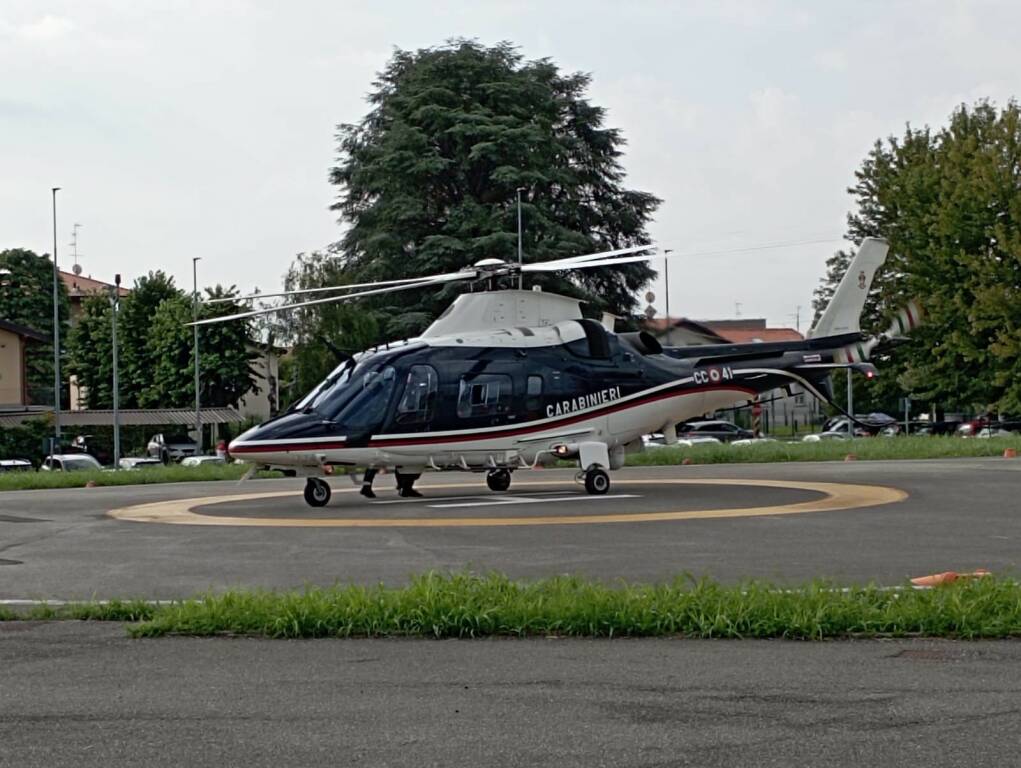 controlli carabinieri cantù con elicottero dall'alto per spaccio bivacchi e discariche abusive