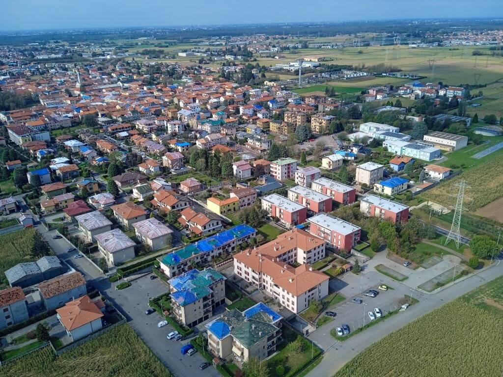 controlli carabinieri cantù con elicottero dall'alto per spaccio bivacchi e discariche abusive